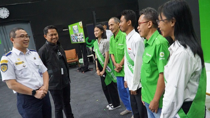 Gojek beri beasiswa untuk anak mitra driver.