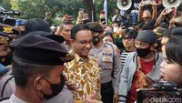 Anies Debat Dengan Massa Yang Tuntut Pergub Penggusuran Era Ahok Dicabut