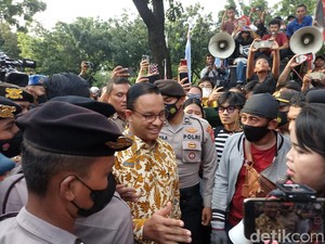 Anies Debat dengan Massa yang Tuntut Pergub Penggusuran Era Ahok Dicabut