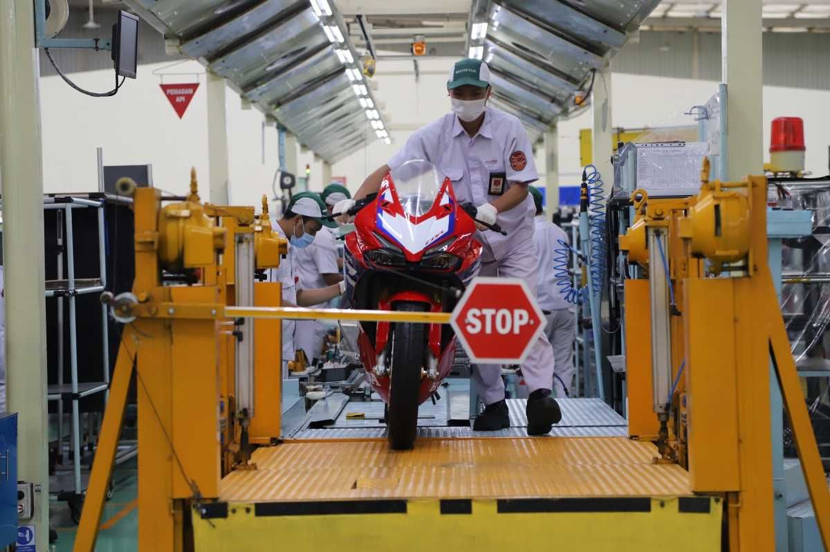 Honda CBR250RR sedang diproduksi di pabrik AHM Karawang, Jawa Barat.