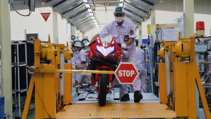 Honda CBR250RR sedang diproduksi di pabrik AHM Karawang, Jawa Barat.