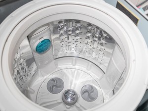 4 Perawatan Sederhana Agar Mesin Cuci Tetap Awet dan Tak Bau