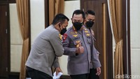 Irjen Teddy Minahasa diduga terlibat jaringan narkoba. Terendusnya keterlibatan Irjen Teddy berawal dari pengembangan kasus narkoba yang disidik oleh Polda Metro Jaya.