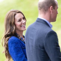 Dia tidak segan menunjukkan tawa lebarnya. Tampaknya Kate pun ingin membuat suasana menjadi lebih akrab dan hangat. Foto: do, Getty Images