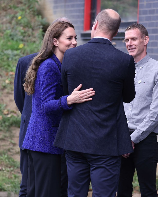 Dalam momen tersebut Kate Middleton tidak segan menunjukkan kemesraan untuk suaminya itu. Pakar bahasa tubuh mengatakan bahwa sikap Ratu masa depan itu merupakan bahasa tubuh mesra era baru. Foto: do, Getty Images