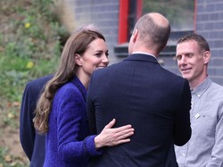 Foto: Kate Middleton Usap Punggung Pangeran William, Ini Arti Bahasa Tubuhnya