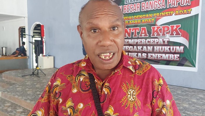 Ketua Suku Besar Wikaya yang juga anggota Majelis Rakyat Papua (MRP), Herman Yoku.