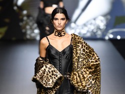 10 Koleksi Dolce & Gabana Spring/Summer 2023 yang Dikurasi Kim Kardashian