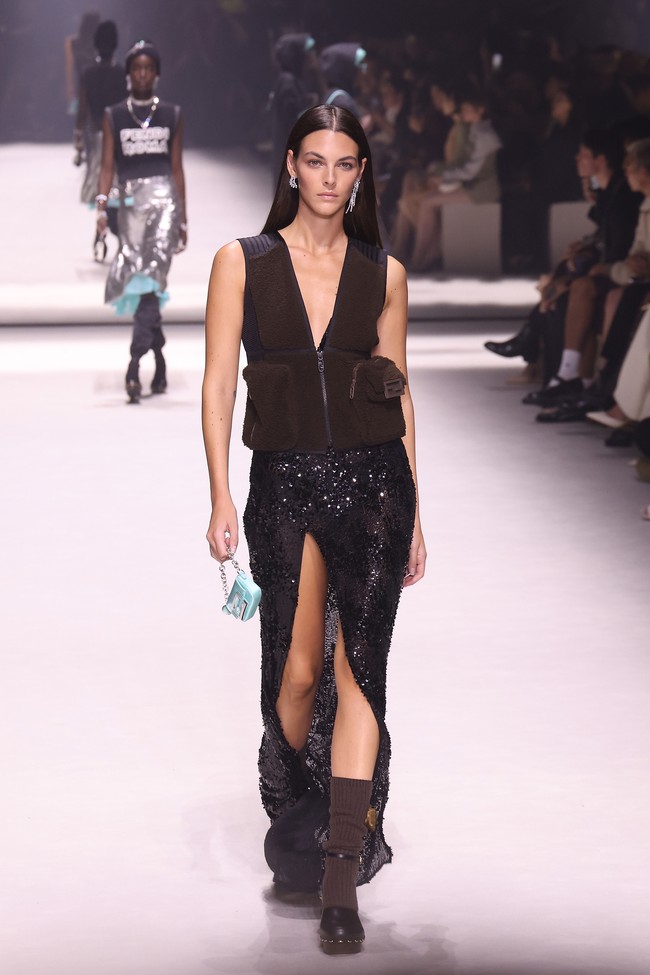 Koleksi terbaru Fendi Spring/Summer 2023 di Milan Fashion Week. Foto: Taylor Hill/Getty Images.