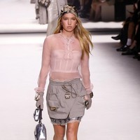 Koleksi terbaru Fendi Spring/Summer 2023 di Milan Fashion Week. Foto: Taylor Hill/Getty Images.