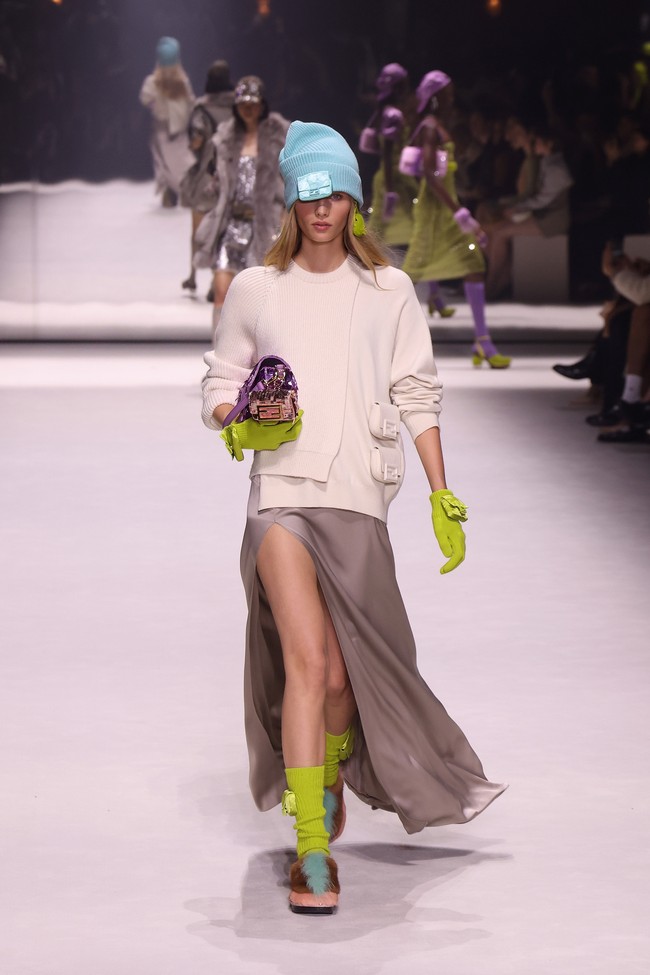 Koleksi terbaru Fendi Spring/Summer 2023 di Milan Fashion Week. Foto: Taylor Hill/Getty Images.