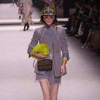 Koleksi terbaru Fendi Spring/Summer 2023 di Milan Fashion Week. Foto: Taylor Hill/Getty Images.