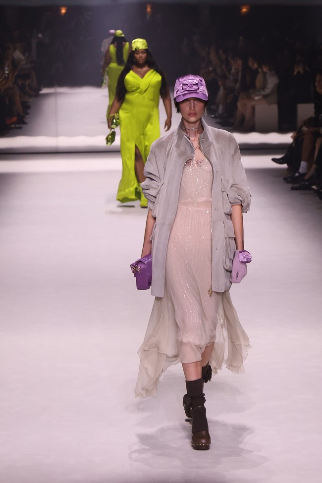 Koleksi terbaru Fendi Spring/Summer 2023 di Milan Fashion Week. Foto: Taylor Hill/Getty Images.
