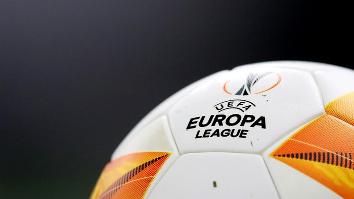 LONDON, ENGLAND - NOVEMBER 26: Europa League logo on a match ball during the UEFA Europa League Group J stage match between Tottenham Hotspur and PFC Ludogorets Razgrad at Tottenham Hotspur Stadium on November 26, 2020 in London, England. Sporting stadiums around the UK remain under strict restrictions due to the Coronavirus Pandemic as Government social distancing laws prohibit fans inside venues resulting in games being played behind closed doors. (Photo by Tottenham Hotspur FC/Tottenham Hotspur FC via Getty Images)