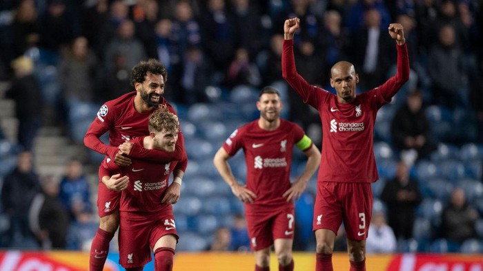 GLASGOW, SCOTLAND - OCTOBER 12: Harvey Elliott of Liverpool FC celebrates scoring his teams seventh goal with team mate Mohamed Salah, James Milner and Fabinho during the UEFA Champions League group A match between Rangers FC and Liverpool FC at Ibrox Stadium on October 12, 2022 in Glasgow, United Kingdom. (Photo by Joe Prior/Visionhaus via Getty Images)