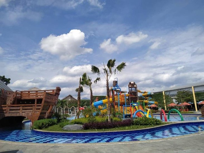 Margacinta Park, waterpark di Bandung.
