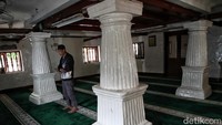 Ketiga ornamen jendela dan pintu berhubungan dengan Betawi. Dan yang keempat, bangsa Eropa yang menunjukkan kekuatannya terlihat dari tiang berbentuk bidang catur, kata Kusnadi. Foto: Pradita Utama/detikcom
