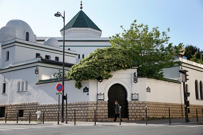 PARIS, FRANCE - APRIL 22: A man wearing a protective mask walks past Great Mosque of Paris the day before the start of Ramadan as the lockdown continues due to the coronavirus outbreak (COVID 19) on April 22, 2020 in Paris, France. Muslims around the world celebrate from tomorrow April 23, the holy month of Ramadan. Group gatherings and prayers will not be allowed in mosques as part of government lockdown and containment measures to stop the spread of the coronavirus (Covid-19). The Coronavirus (COVID-19) pandemic has spread to many countries across the world, claiming over 178,000 lives and infecting over 2.5 million people. (Photo by Chesnot/Getty Images)