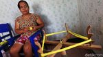 Melihat Pembuatan Kain Tenun Tanimar di Desa Kandar