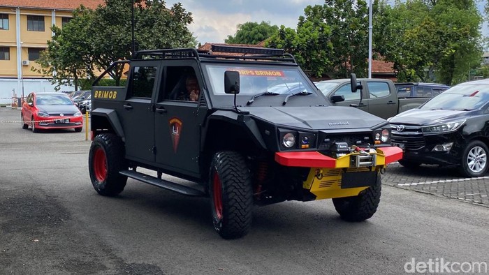 Melihat Rantis ‘Maung’ Brimob Dari Dekat