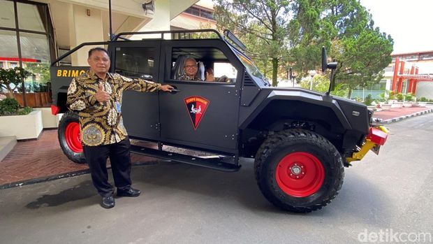 Melihat Rantis 'Maung' Brimob Dari Dekat