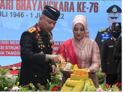 8 Potret Kebersamaan Merthy dengan Suaminya Irjen Teddy Minahasa