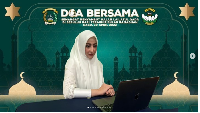 Momen Merty saat difoto di depan laptop. Gampar itu dijadikan gambar utama untuk kegiatan doa bersama di Polda Sumbar. (Dok. Instagram bhayangkari_sumbar, humaspoldasumbar)
