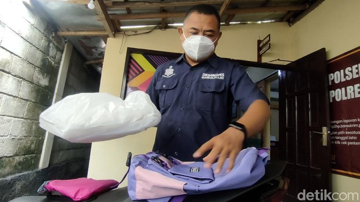 Plh Kasi Humas Polres Kulonprogo Iptu Dwi Wijayanto menjelaskan, selain sepeda motor, juga menemukan barang-barang. Seperti satu unit telepon seluler warna hitam merk ASUS,  sebuah tas warna ungu kombinasi merah muda, satu helm, sepasang sendal warna coklat dan satu bungkus kain mori.