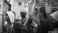 Supandi juga sudah 10 tahun menjadi pekerja ditempatnya itu. Sang pemilik merupakan keluarga asal Sulawesi.