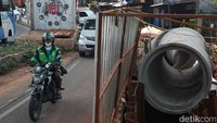Mengutip keterangan di website Suku Dinas Perhubungan Jakarta Selatan, proyek yang tengah dikerjakan di Jalan Ciledug Raya adalah proyek jacking sodetan ke kali pesanggrahan.  
