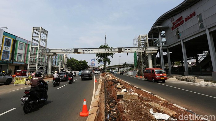 Pembangunan JPO Stasiun Klender Baru Pembangunan JPO Klender di dekat Stasiun Klender Baru, Jaktim, terus berlangsung. Nantinya JPO ini akan Instagramable atau cocok untuk menjadi foto Instagram.