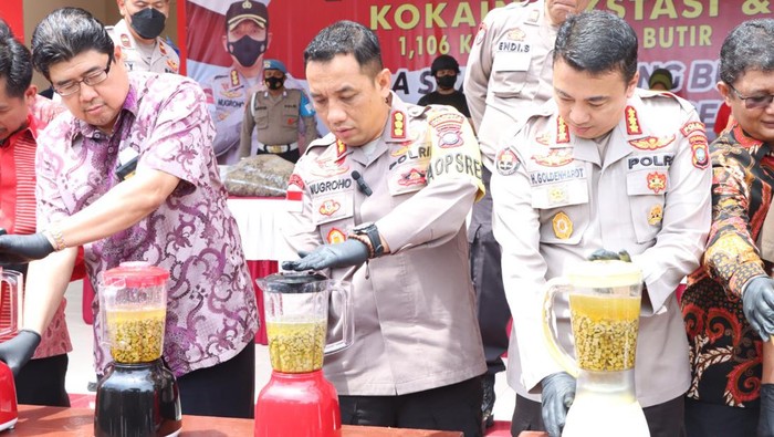 Pemusnahan barang bukti narkotika jenis ekstasi, kokain, sabu dan  ganja  lobi Polresta Barelang, Kamis (13/10/2022).(dok Polresta Barelang)