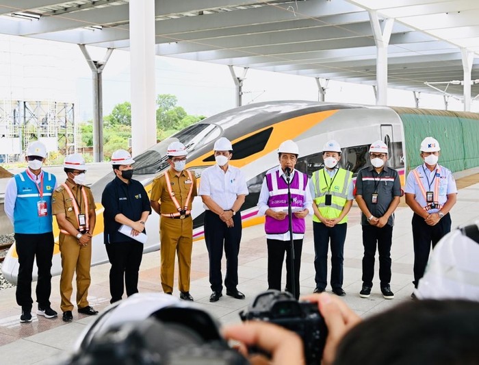 Peninjauan Kereta Cepat KCIC