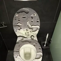 Closet yang satu ini terlihat seperti penuh dengan bercak air. Desainnya bisa bikin terkecoh dan membuat penggunanya ingin mengelap berkali2 nih.. Foto: Reddit