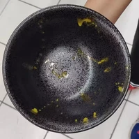 Selera makanmu mungkin akan berkurang kalau menggunakan piring yang satu ini. Lihat saja desainnya, seperti piring kotor yang tidak dicuci. Foto: Reddit