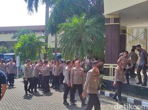 Teka-teki Jokowi Panggil Pejabat Polisi Tanpa Topi, HP hingga Ajudan