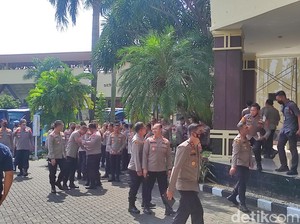 Teka-teki Jokowi Panggil Pejabat Polisi Tanpa Topi, HP hingga Ajudan
