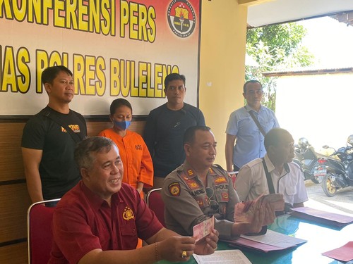 Polres Buleleng saat melakukan konfrensi pers, pengungkapan kasus pencurian di Desa Unggahan Kecamatan Seririt, Kabupaten Buleleng, Bali, di Mapolres Buleleng, Jumat (13/10/2022).