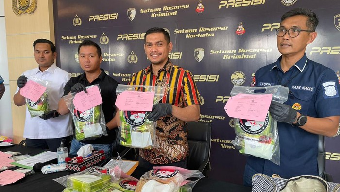 Polres Jakbar bongkar sabu 16,9 Kg dikubur dalam tanah di Aceh.