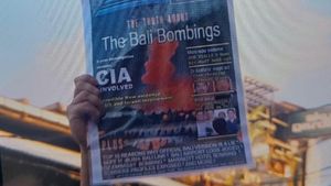 WN Inggris Diamankan Buntut Bawa Poster Sudutkan CIA dan Korban Bom Bali
