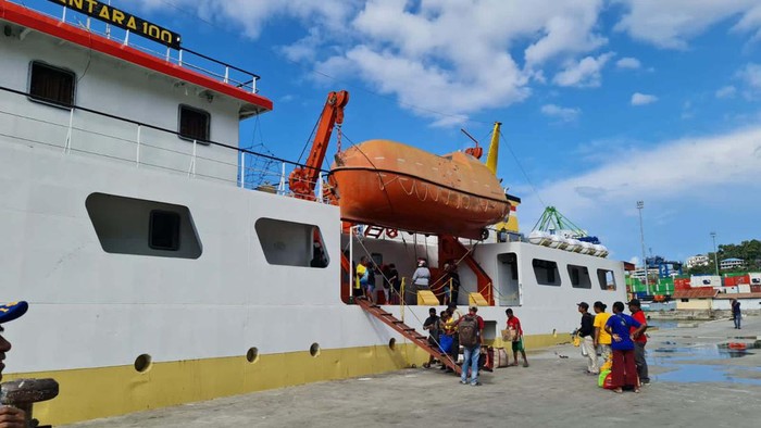 Potret Kapal Perintis yang Jadi Asa Warga Papua Transportasi Laut Kapal Perintis menjadi primadona dan unggulan dalam menghubungkan daerah satu dengan daerah lain. Termasuk di wilayah Jayapura - Papua.