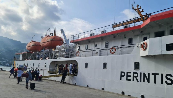 Transportasi Laut Kapal Perintis menjadi primadona dan unggulan dalam menghubungkan daerah satu dengan daerah lain. Termasuk di wilayah Jayapura - Papua.