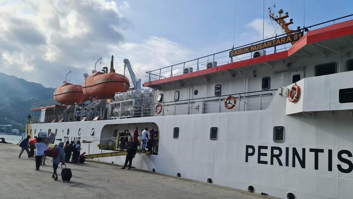 Potret Kapal Perintis yang Jadi Asa Warga Papua Transportasi Laut Kapal Perintis menjadi primadona dan unggulan dalam menghubungkan daerah satu dengan daerah lain. Termasuk di wilayah Jayapura - Papua.