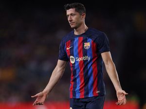 Barcelona Pertimbangkan Jual Robert Lewandowski?