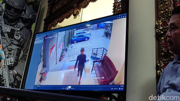 Sejoli pembuang bayi cantik dalam kardus di Semarang ditangkap, Jumat (14/10/2022). Keduanya mengaku malu atas anak hasil hubungan perselingkuhan.