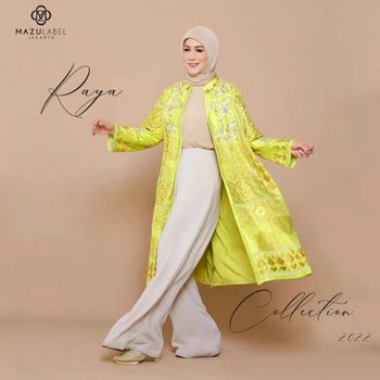 Selebriti Marini Zumarnis memiliki brand dengan koleksi premium @mazulabel .