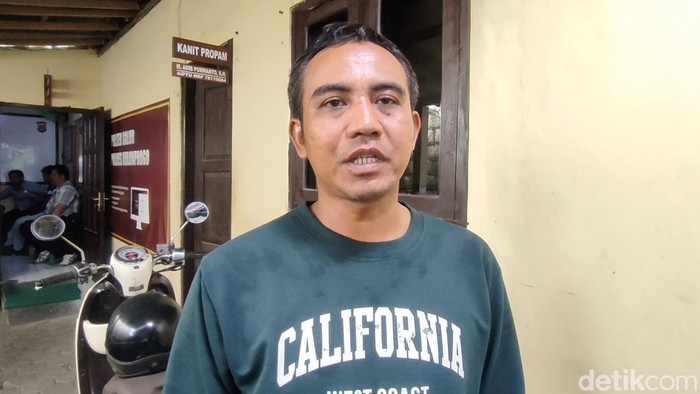 Sudarwanto, kakak dari ayah Melinda, Jumat (14/10/2022). Melinda dilaporkan hilang dan motornya ditemukan di Jembatan Srandakan, Galur, Kulon Progo.