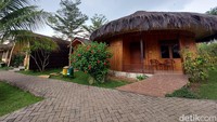 Mereka juga menyewakan cottage dengan beragam tema yang harganya mulai dari Rp 400 ribu-Rp 4 juta per malamnya.
