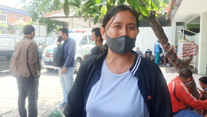 Tante Ni Luh Gde Puspasari, Desak Nyoman Ayu Sumariati (45) ketika ditemui di RSUP Prof Ngoerah, Denpasar, Bali, Jumat (14/10/2022) siang.