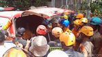 Potret Tim SAR Lanjut Cari Korban Longsor di Gang Barjo Bogor